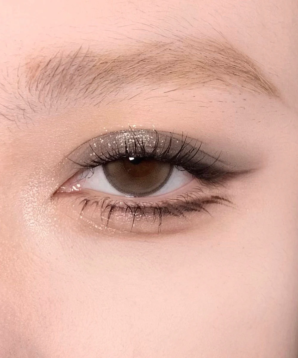 12 Shades Eyeshadow Palette - Image 7
